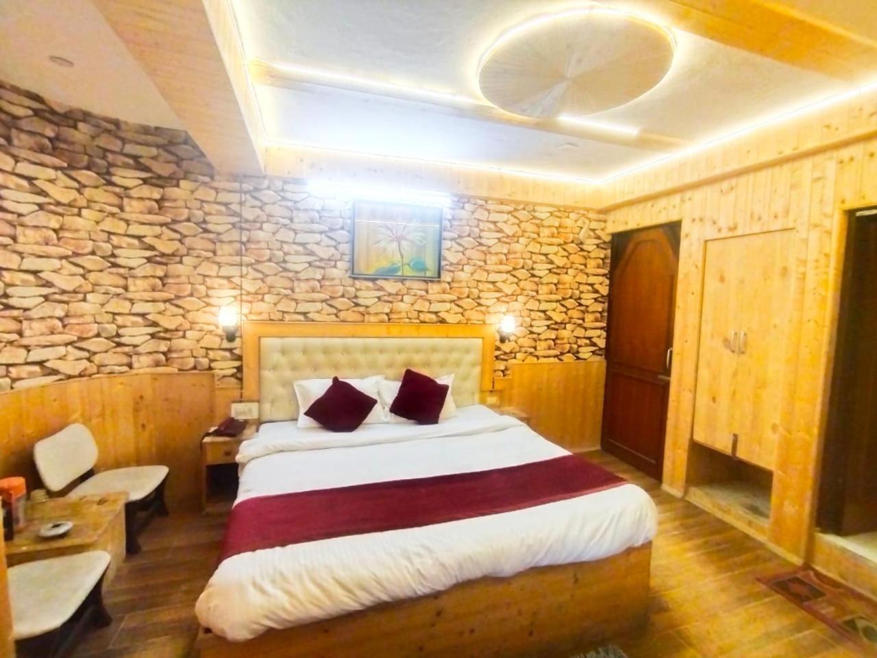 Hotel Gilbert Mountain View Manāli Eksteriør bilde